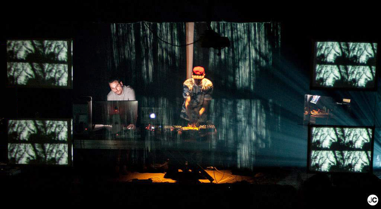 Inesfera with Kino Internacional in the live audiovisual with video mapping on a curtain of water.