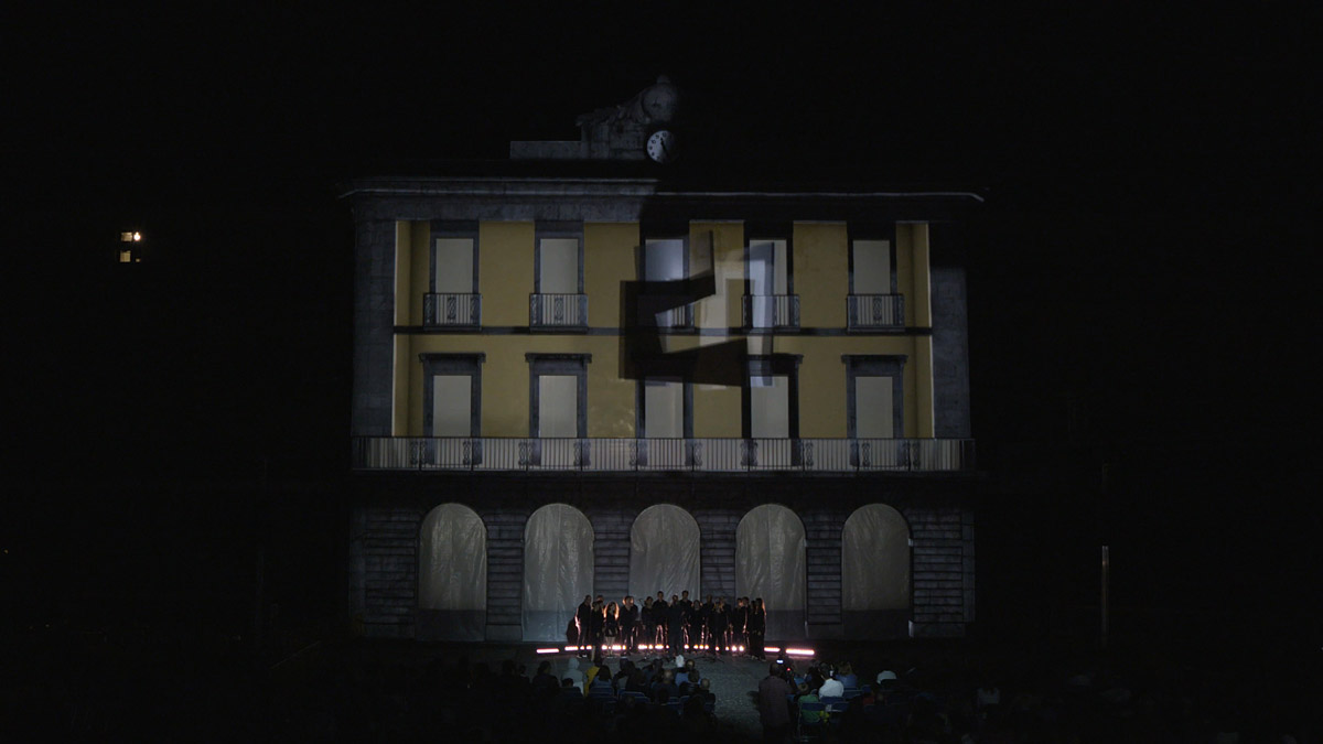 Videomapping of Inesfera with Igor Arabaolaza when the Hodeiertz choir sang live with reactive images.